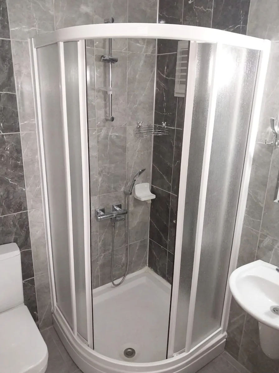 Yaşlılar için güvenli banyo tadilatı nasıl yapılır?