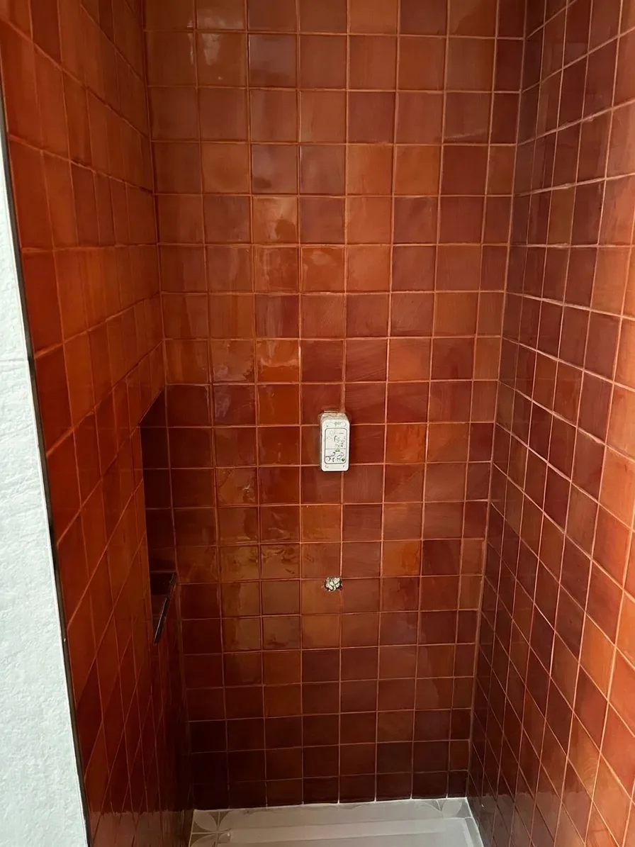 Banyo aydınlatması: spot, aplik ve ayna ışığı seçimi