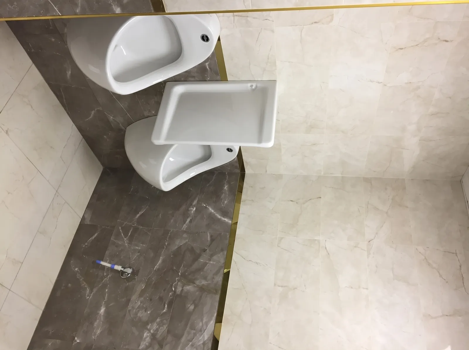 Ticari WC — komple uygulama